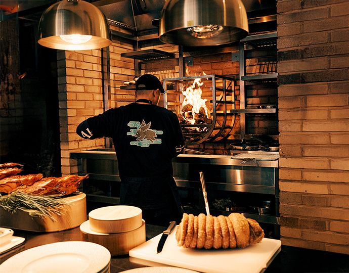Six–Hands Dinner at The Flying Hog