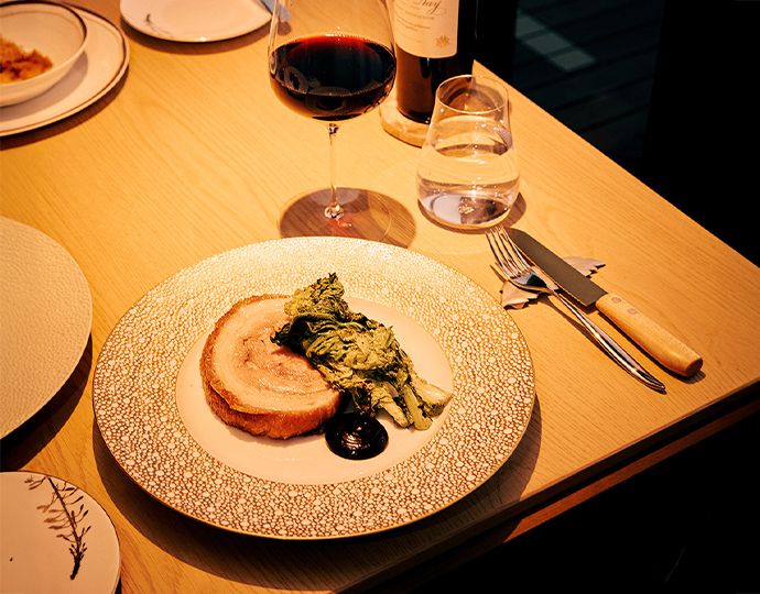 Six–Hands Dinner at The Flying Hog